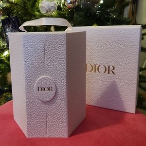 Dior 30 Montaigne iconic set.